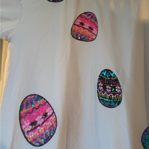 NWOT Colorful Sequined Egg Patterned White and Pink trim Top - Picture 2 of 5